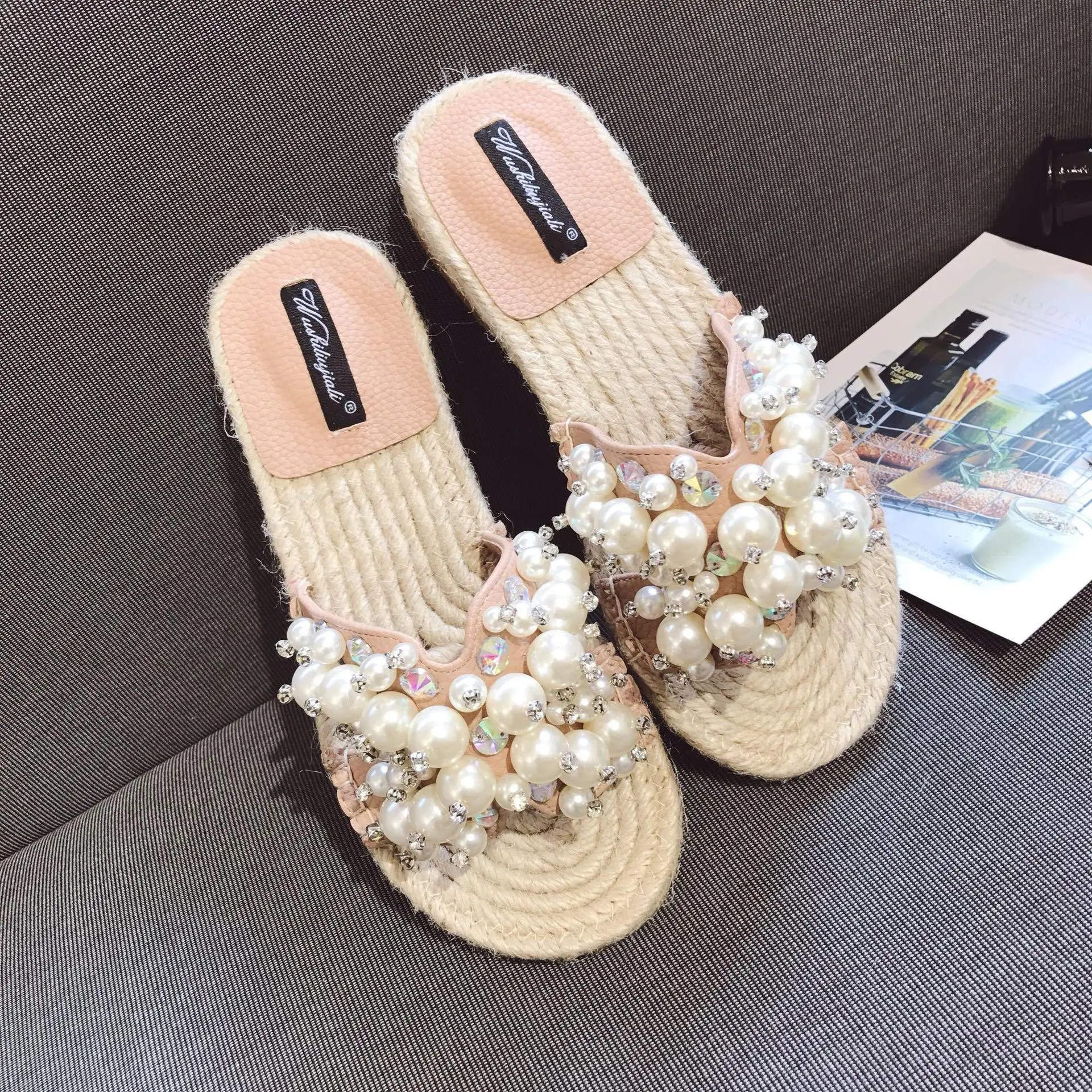 2019 new summer pearl outsole slippers, water drills, hemp rope sandals, women's flip-flops
2019 new summer pearl outsole slippers, water drills, hemp rope sandals, women's flip-flops