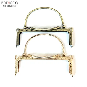 22cm Vintage Bag Frame Metal Purse Frame for handbag Square embossing Kiss clasp Handle DIY Bag Accessories
22cm Vintage Bag Frame Metal Purse Frame for handbag Square embossing Kiss clasp Handle DIY Bag Accessories