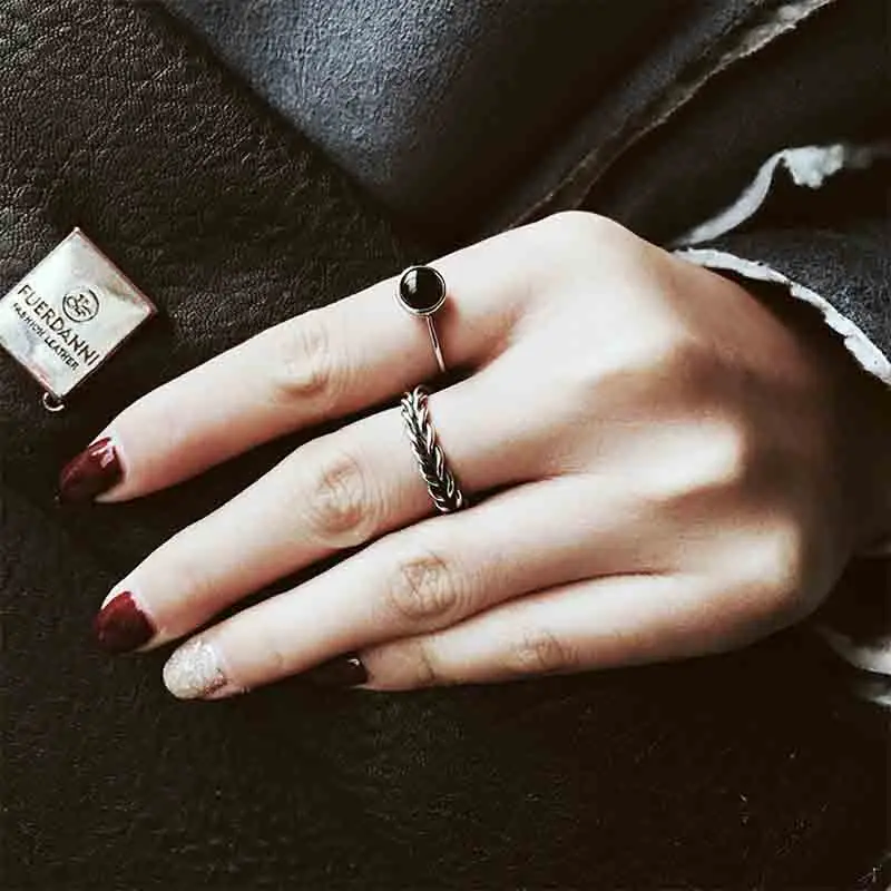 Japanese And Korean Version Of The Black Onyx Open Index Finger Small Ring Female Retro Twist 2 Two Sets Of Rings
Japanese And Korean Version Of The Black Onyx Open Index Finger Small Ring Female Retro Twist 2 Two Sets Of Rings