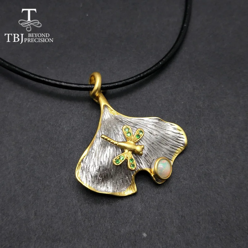 TBJ,Natural Ethiopian Opal and Green Tsavorite Gemstone Pendant in 925 silver special leaf design for women as gift with box
TBJ,Natural Ethiopian Opal and Green Tsavorite Gemstone Pendant in 925 silver special leaf design for women as gift with box