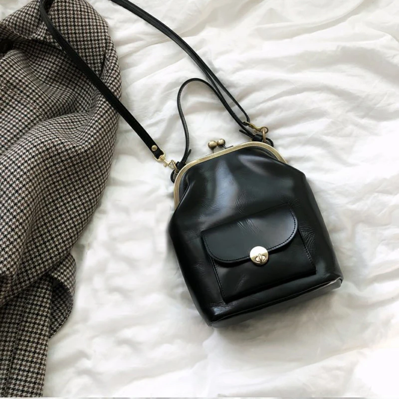 ARPIMALA Leather Clasp Bag Vintage Metal Frame Bag Korean Style Women Messenger Bags Casual Crossbody Bag for Female Clutch
ARPIMALA Leather Clasp Bag Vintage Metal Frame Bag Korean Style Women Messenger Bags Casual Crossbody Bag for Female Clutch