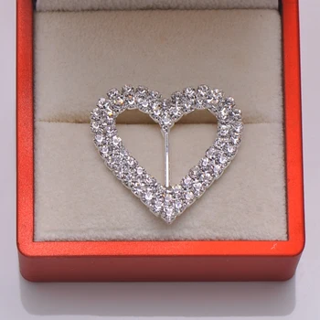 (L0044)26 pcs/lot , 13mm inner bar , 31mmx31mm two rows heart shape rhinestone buckle,silver plating
(L0044)26 pcs/lot , 13mm inner bar , 31mmx31mm two rows heart shape rhinestone buckle,silver plating