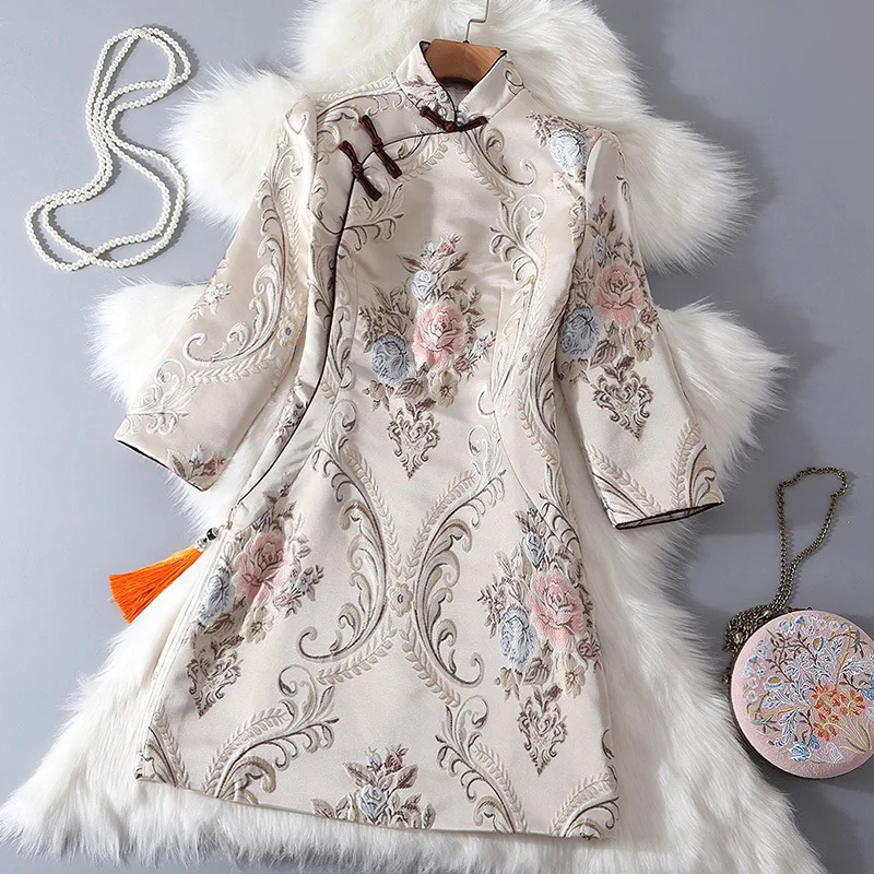 2018 Autumn new chinese style women's retro literary jacquard short simple embroidery improved cheongsam Folk Shirt-front dress
2018 Autumn new chinese style women's retro literary jacquard short simple embroidery improved cheongsam Folk Shirt-front dress