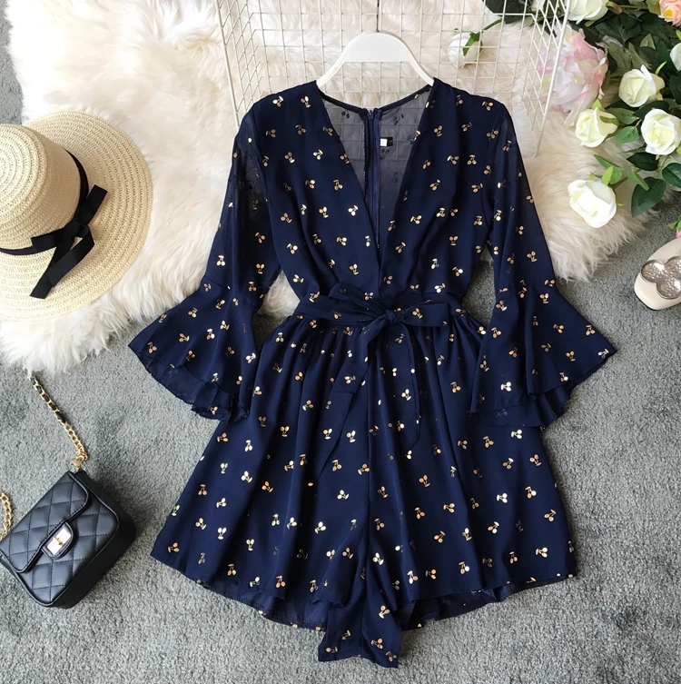 New Ins Deep V-neck Horn Sleeve Received Belt Belt Belt Cherry Bronzed Chiffon Couplet Shorts in Europe and America
New Ins Deep V-neck Horn Sleeve Received Belt Belt Belt Cherry Bronzed Chiffon Couplet Shorts in Europe and America