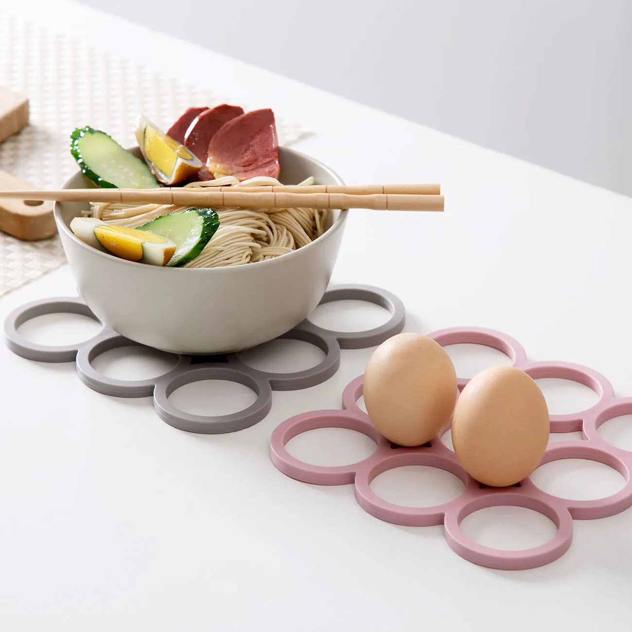 OTHERHOUSE Iron Placemat Pan Pot Mat Holder Stand Hot Round Placemats Cookware Mats Drink Coasters Kitchen Gadgets
OTHERHOUSE Iron Placemat Pan Pot Mat Holder Stand Hot Round Placemats Cookware Mats Drink Coasters Kitchen Gadgets