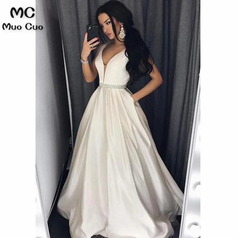 Princess 2018 A-Line Wedding Dress with Crystals Robe de mariage Tank Deep V-Neck Satin Vestido de noiva Backless Bridal Gown
Princess 2018 A-Line Wedding Dress with Crystals Robe de mariage Tank Deep V-Neck Satin Vestido de noiva Backless Bridal Gown