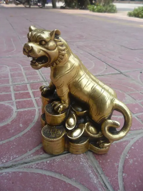 Beautiful Old Qing Dynasty(Qianlong1726--1782) Copper Tiger money statue,Free Shipping
Beautiful Old Qing Dynasty(Qianlong1726--1782) Copper Tiger money statue,Free Shipping