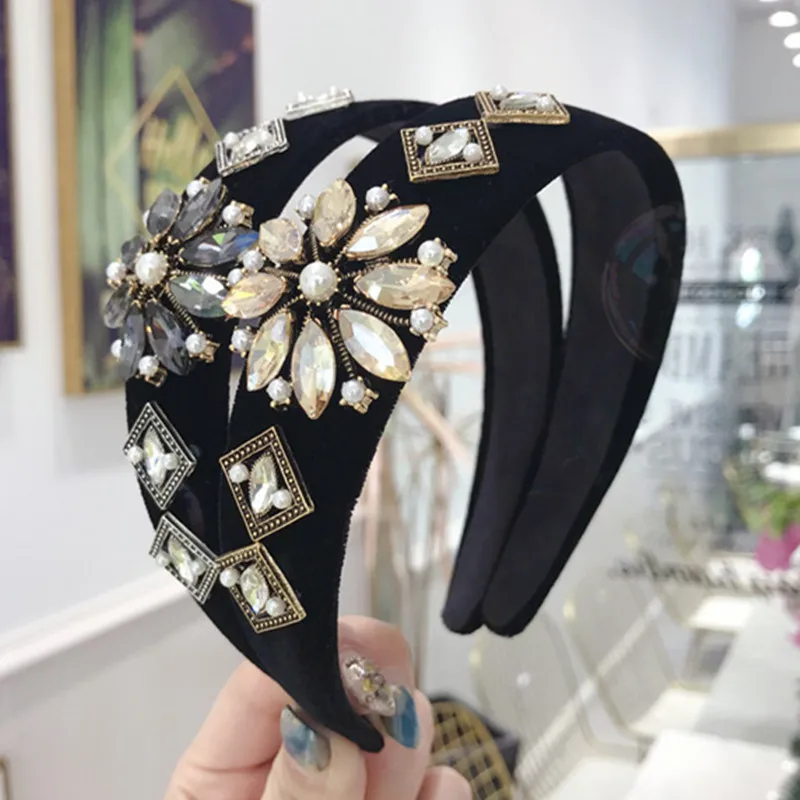 High-end boutique hairdressing Korean version of diamond-set crystal flower super-flash wide-edged hair hoop lady Hairband
High-end boutique hairdressing Korean version of diamond-set crystal flower super-flash wide-edged hair hoop lady Hairband