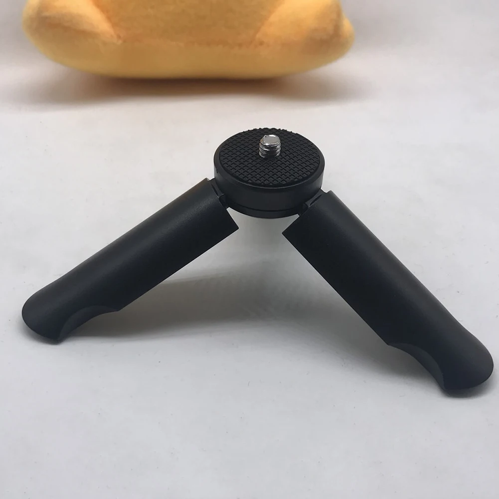 Tripod Stand Live Broadcast Accessories Handheld Mini Stabilizer Mobile Phone Easy Operation Foldable Base Multipurpose Holder
Tripod Stand Live Broadcast Accessories Handheld Mini Stabilizer Mobile Phone Easy Operation Foldable Base Multipurpose Holder