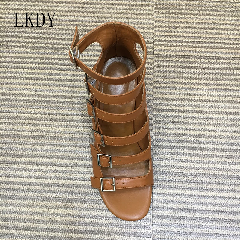 2019 LKDY women Summer New top quality Roman Elastic Band Square Heel Heel Buckle Design High Heel Sandals 6.5cm
2019 LKDY women Summer New top quality Roman Elastic Band Square Heel Heel Buckle Design High Heel Sandals 6.5cm