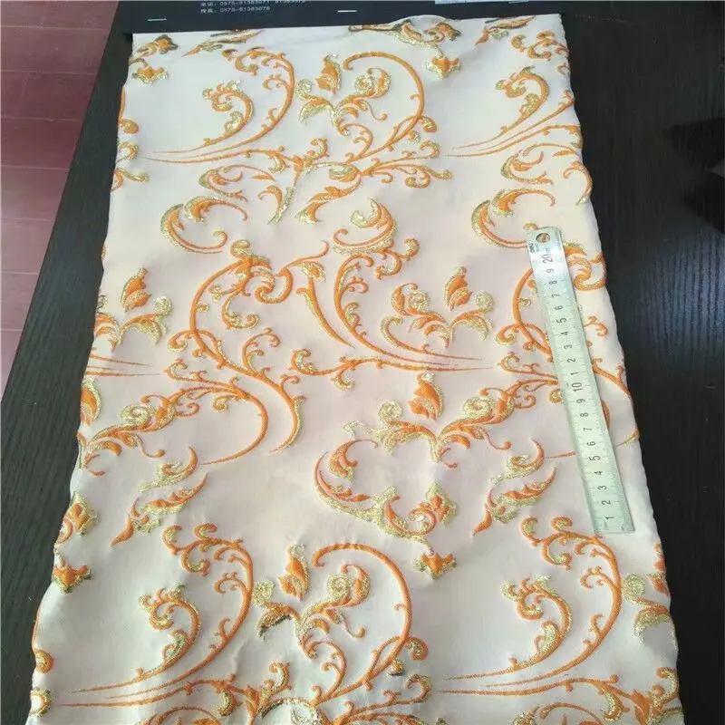 Fashion Milky white French jacquard yarn-dyed brocade fabric for dress coat patchwork tissus telas tecido tissu au metre tela
Fashion Milky white French jacquard yarn-dyed brocade fabric for dress coat patchwork tissus telas tecido tissu au metre tela