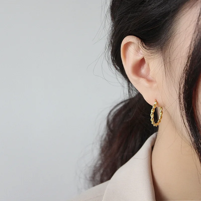 LouLeur 925 sterling silver Mobius Twist Hoop earrings weave texture fashionable korea earrings for women elegant jewelry gift
LouLeur 925 sterling silver Mobius Twist Hoop earrings weave texture fashionable korea earrings for women elegant jewelry gift