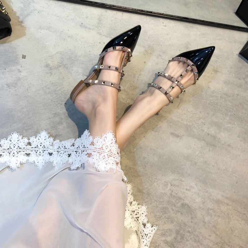 Baotou half slippers female flat bottom 2019 spring new tide net red lazy outside wearing rivets pointed leather Muleliang drag
Baotou half slippers female flat bottom 2019 spring new tide net red lazy outside wearing rivets pointed leather Muleliang drag