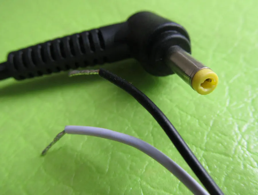 1 piece DC 4.0x1.7mm L-shaped 90 Right Angle power Charger Plug cable connector cord HP MINI Sony PSP adapter line 1.1meter
1 piece DC 4.0x1.7mm L-shaped 90 Right Angle power Charger Plug cable connector cord HP MINI Sony PSP adapter line 1.1meter
