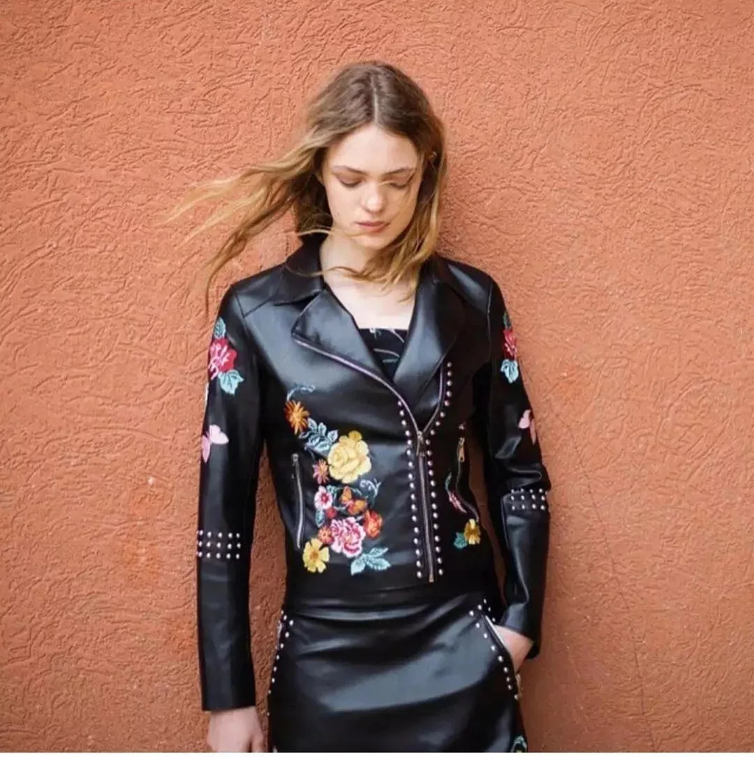 2018 Women Floral Print Embroidery Faux Soft Leather Jacket Coat Turn-down Collar Casual Pu Motorcycle Black Punk Outerwear
2018 Women Floral Print Embroidery Faux Soft Leather Jacket Coat Turn-down Collar Casual Pu Motorcycle Black Punk Outerwear