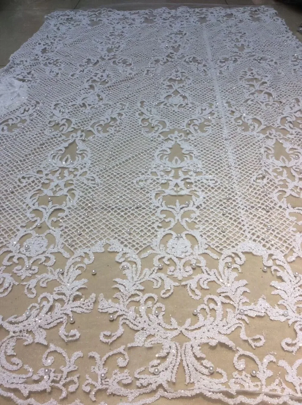 L-002 Latest French Nigerian Laces Fabrics High Quality glitter Tulle African Laces Fabric
L-002 Latest French Nigerian Laces Fabrics High Quality glitter Tulle African Laces Fabric