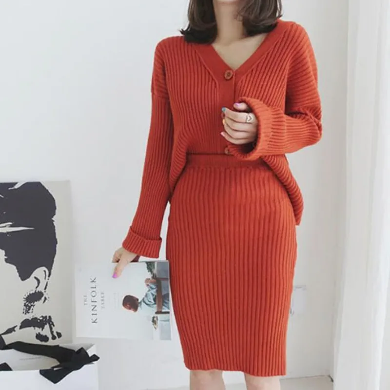 2019 New Autumn bling knitted 2 piece set women long sleeve v neck sweater elastic waist knitted skirt female sweater dress suit
2019 New Autumn bling knitted 2 piece set women long sleeve v neck sweater elastic waist knitted skirt female sweater dress suit