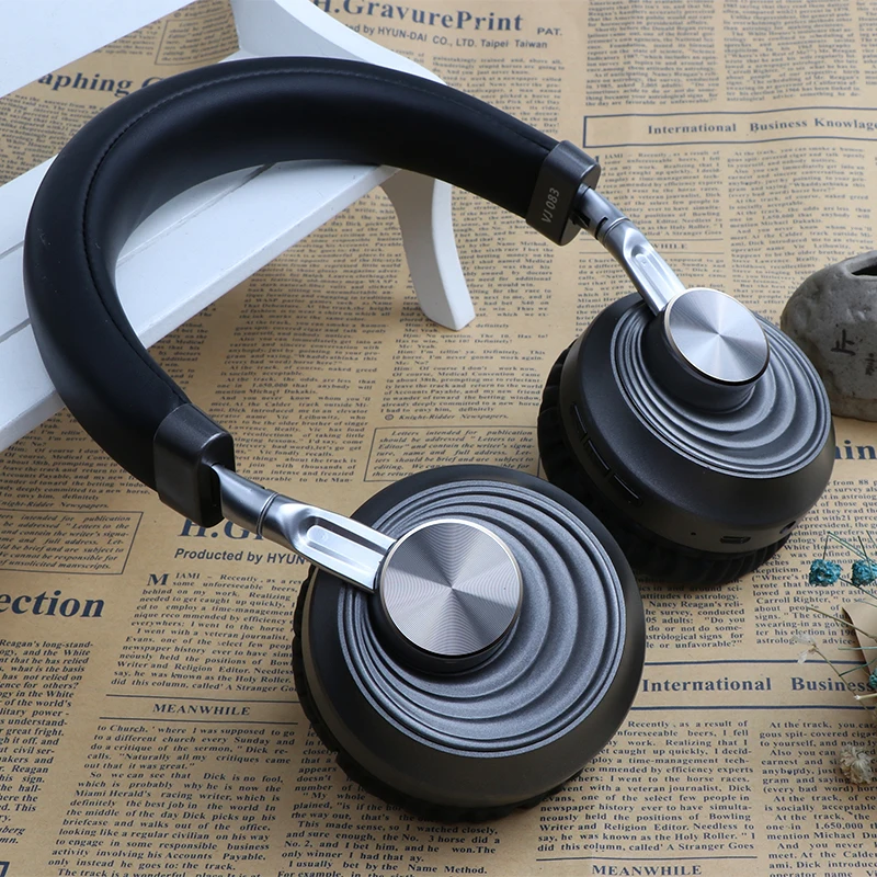Multifunctional Stereo TF Radio Reception Sports Bluetooth Headphones Music Accessories Innovative Head Mounted Headset
Multifunctional Stereo TF Radio Reception Sports Bluetooth Headphones Music Accessories Innovative Head Mounted Headset