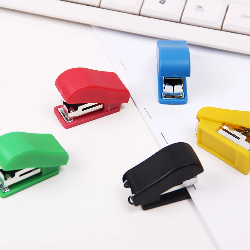 1PC Super Kawaii Mini Small Stapler Useful Mini Stapler Staples Set Office Binding Stationery
1PC Super Kawaii Mini Small Stapler Useful Mini Stapler Staples Set Office Binding Stationery