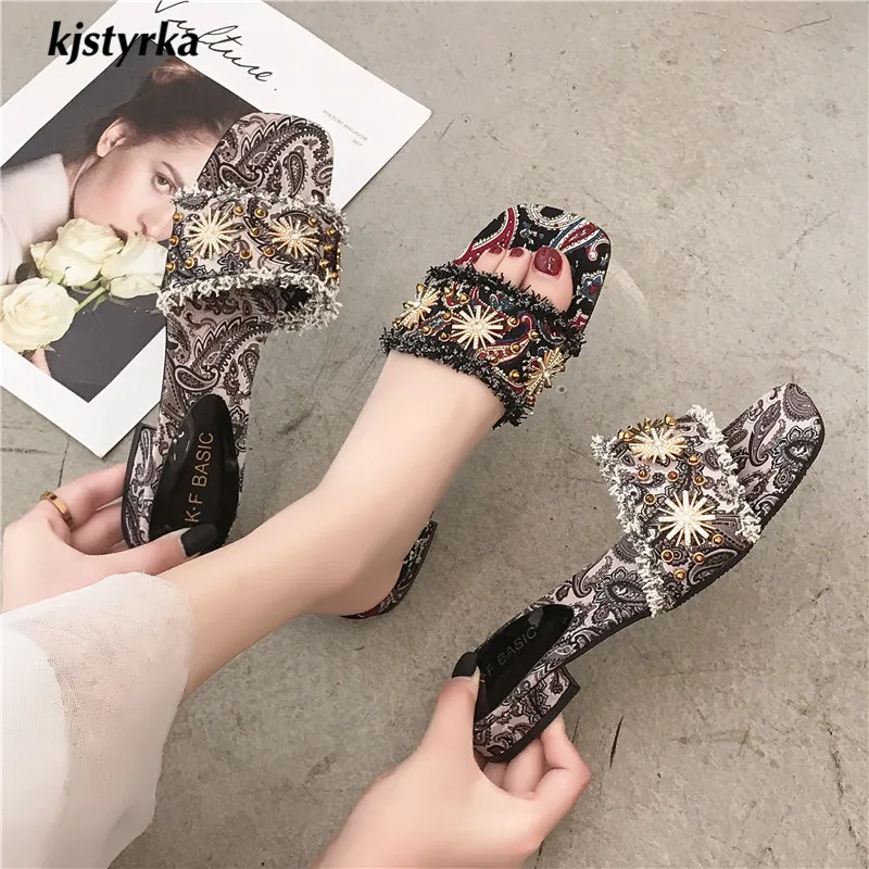 Summer new designer Ethnic Woman Slippers Girls slides floral Bohemia outside Lady Casual Fashion ladies shoes pantoufle femme
Summer new designer Ethnic Woman Slippers Girls slides floral Bohemia outside Lady Casual Fashion ladies shoes pantoufle femme