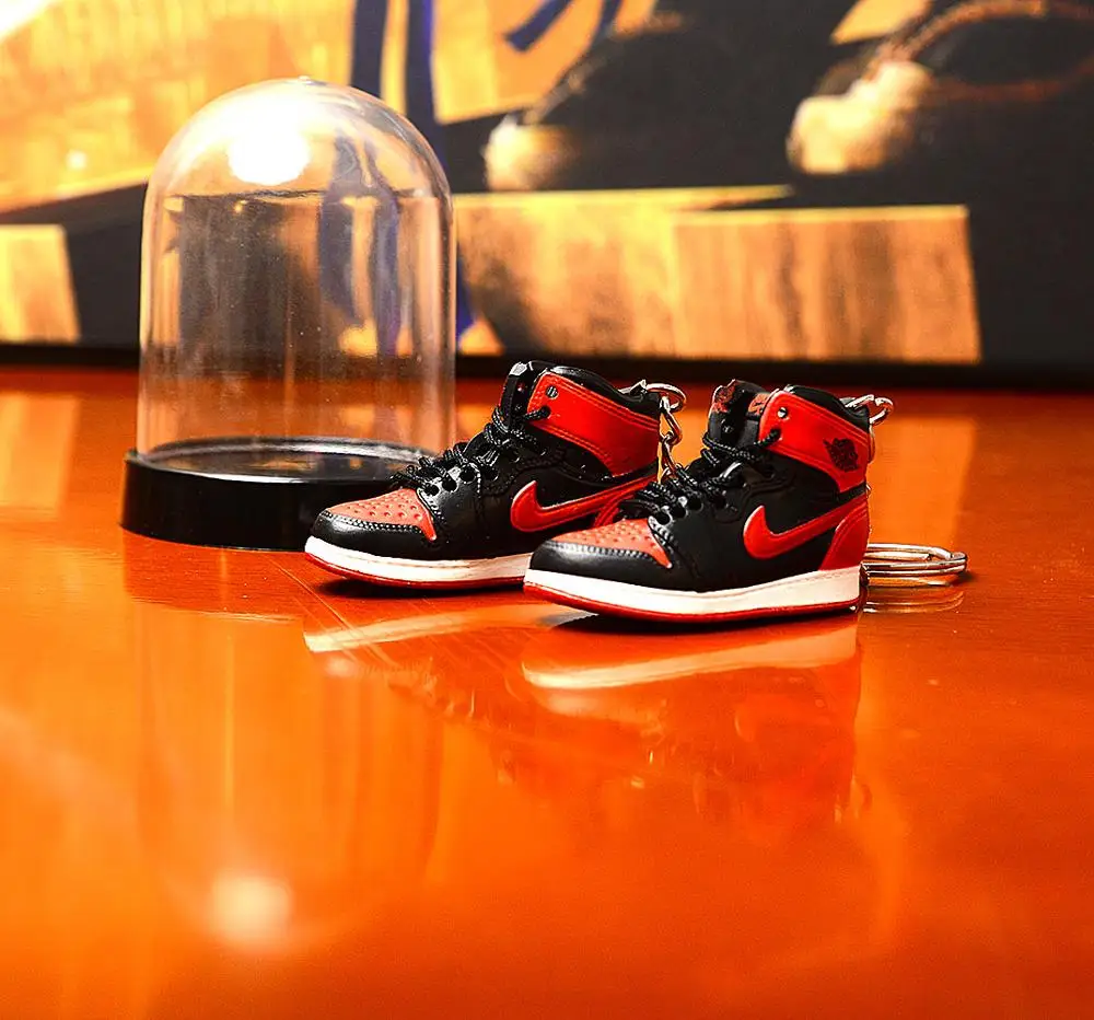 Air Jordan 1 OG BRED Sneaker keychain pendant 3d mini key chain stereo basketball shoe model car couple doll accessorys
Air Jordan 1 OG BRED Sneaker keychain pendant 3d mini key chain stereo basketball shoe model car couple doll accessorys