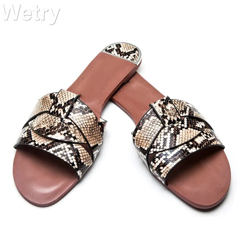 2019 Summer Women Slippers Simple Light and Comfortable Women's Shoes Fashion Snake Skin Wild Outside Women's Slides Size 41
2019 Summer Women Slippers Simple Light and Comfortable Women's Shoes Fashion Snake Skin Wild Outside Women's Slides Size 41