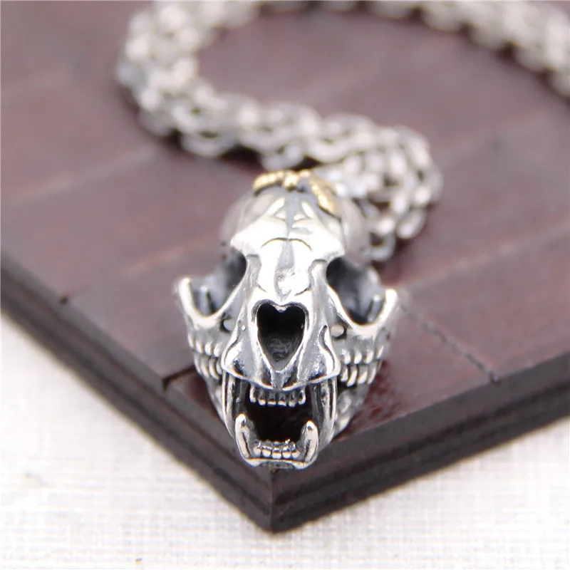 Silverware S925 Sterling Silver Retro Dinosaur Petrochemical Skull Shape Pendant Male Female Models Retro Thai Silver Pendant
Silverware S925 Sterling Silver Retro Dinosaur Petrochemical Skull Shape Pendant Male Female Models Retro Thai Silver Pendant