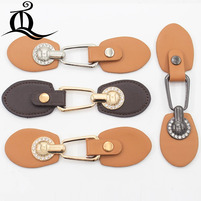 1pair/lot Metal Fashion Coffee/brown Ox Horn Leather Toggle Buttons For Coat Jacket Black Brown DIY Garment Accessory Hs04
1pair/lot Metal Fashion Coffee/brown Ox Horn Leather Toggle Buttons For Coat Jacket Black Brown DIY Garment Accessory Hs04
