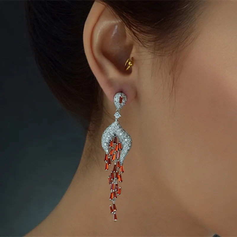 ROXI Earring For Women Unique Design White Gold Color Peacock Shape Red Stones Ear Pendant Earrings Fashion Jewelry Gift
ROXI Earring For Women Unique Design White Gold Color Peacock Shape Red Stones Ear Pendant Earrings Fashion Jewelry Gift