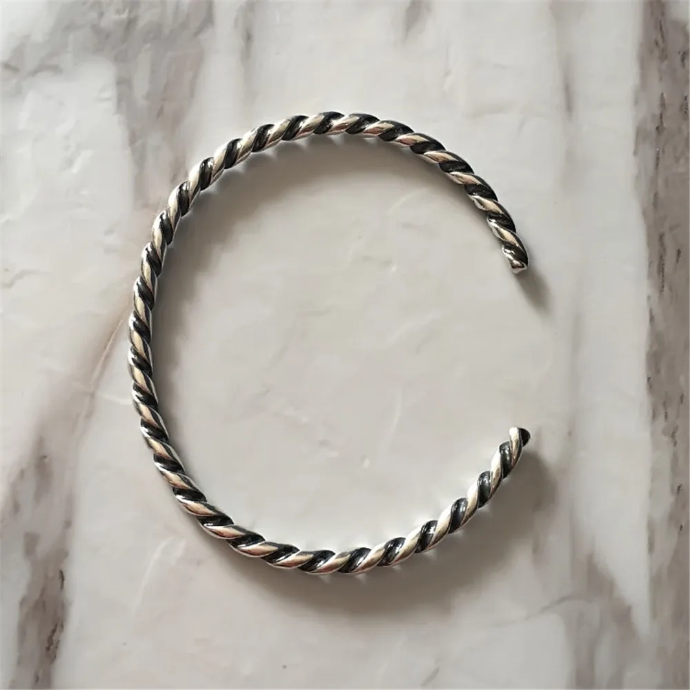 Genuine 925 Sterling Silver Twisted Silver Bangle Bangle Bracelet Fit European Jewelry Not Include charms
Genuine 925 Sterling Silver Twisted Silver Bangle Bangle Bracelet Fit European Jewelry Not Include charms