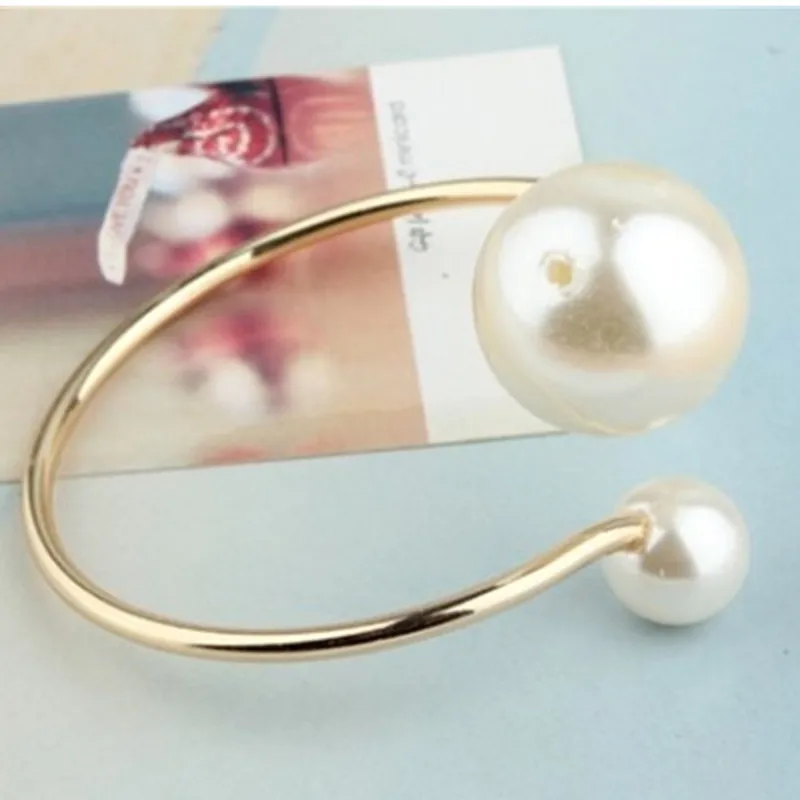 New fashionable atmosphere adjustable large / small imitation pearl opening bracelet fashion girl's gift
New fashionable atmosphere adjustable large / small imitation pearl opening bracelet fashion girl's gift