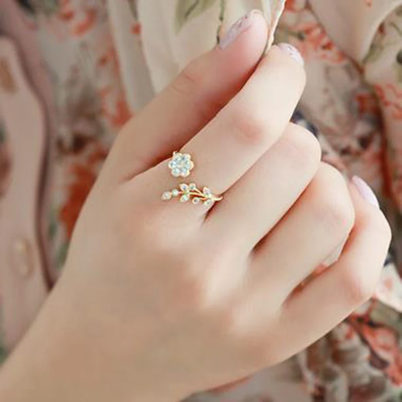 Korean Twisted Leaves Flower Rhinestone Open Ring Rose Gold Color Finger Ring For Women Statement Adjustable Ring Wholesale
Korean Twisted Leaves Flower Rhinestone Open Ring Rose Gold Color Finger Ring For Women Statement Adjustable Ring Wholesale