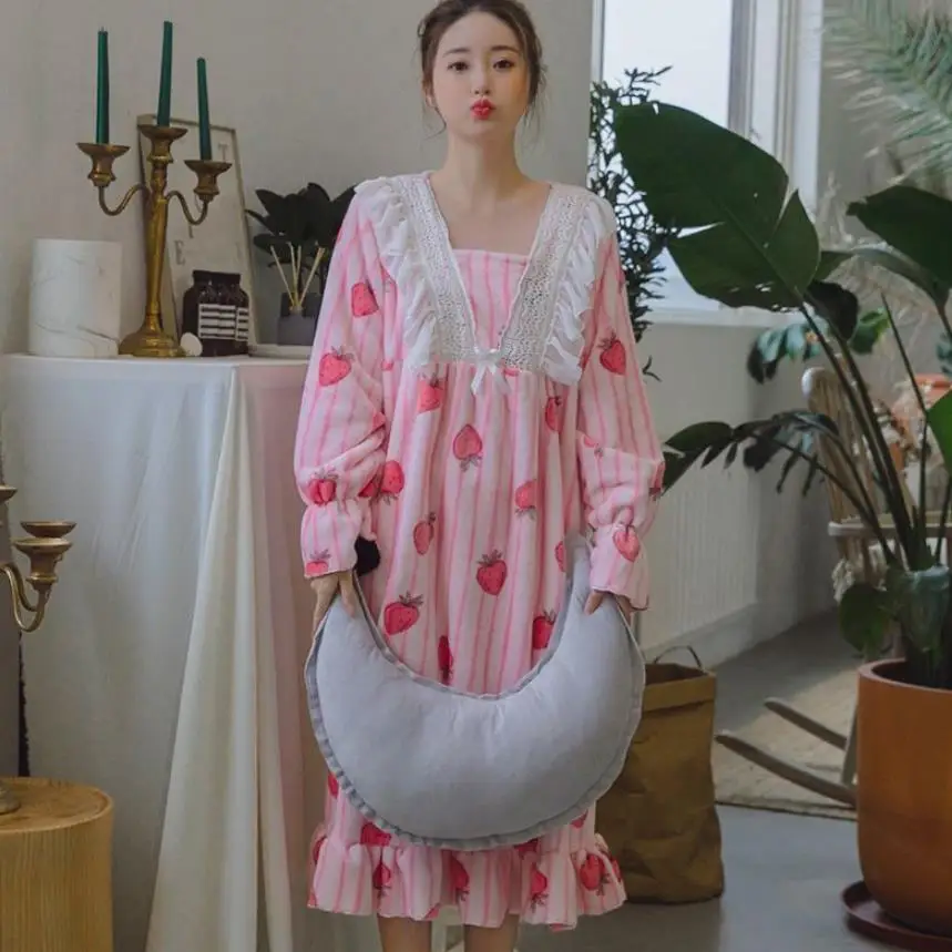 Sweet style winter new Flannel Nightgowns female palace lace patchwork good quality sleep dress loose home clothes gx1372
Sweet style winter new Flannel Nightgowns female palace lace patchwork good quality sleep dress loose home clothes gx1372
