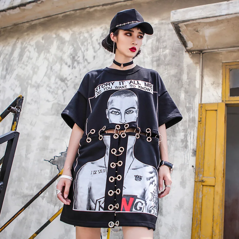 Fashion Cool Punck Style Women Loose Tee Short Sleeve T-Shirt with Man Printing Connected by Metal Ring
Fashion Cool Punck Style Women Loose Tee Short Sleeve T-Shirt with Man Printing Connected by Metal Ring