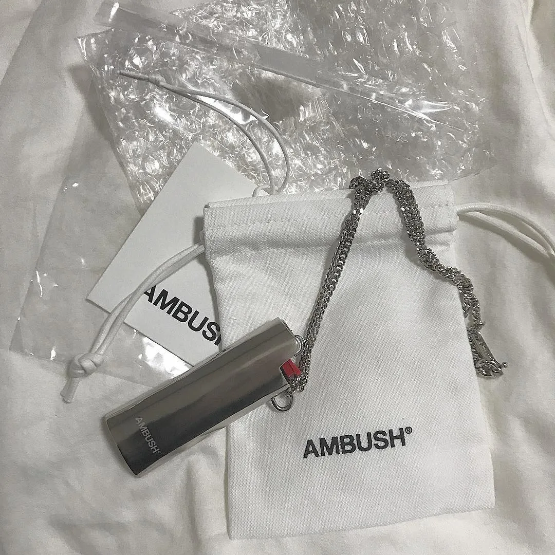 2019 Ambush Metal Lighter Women Men Chains Necklace Hiphop Streetwear Unisex AMBUSH Logo Print Necklaces Jewelry
2019 Ambush Metal Lighter Women Men Chains Necklace Hiphop Streetwear Unisex AMBUSH Logo Print Necklaces Jewelry