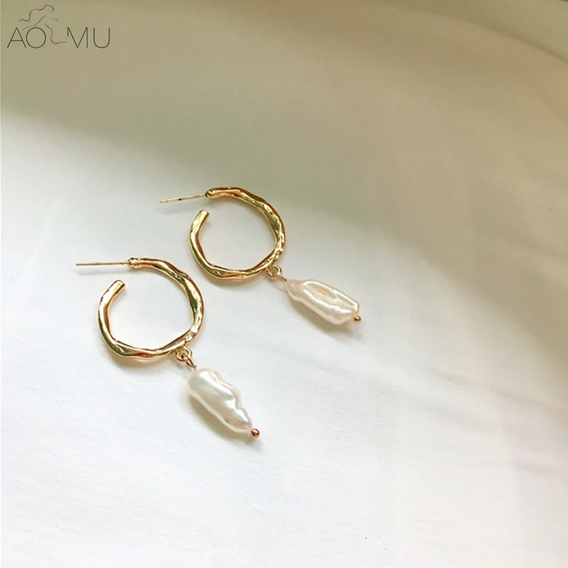 AOMU Korea Design S925 Sterling Silver Pin Gold Metal Freshwater Pearl Irregular Geometric Circle Loop Drop Earrings for Women
AOMU Korea Design S925 Sterling Silver Pin Gold Metal Freshwater Pearl Irregular Geometric Circle Loop Drop Earrings for Women