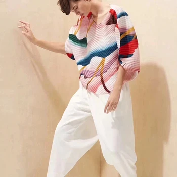 Design of Miyake Fold New Summer Style Small Population Chiffon Irregular Top Short Sleeve T-shirt
Design of Miyake Fold New Summer Style Small Population Chiffon Irregular Top Short Sleeve T-shirt