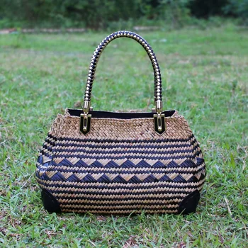 2020 new Thai version of rattan grass woven bag European and American style tourism resort beach bag woven fashion shoulder bag
2020 new Thai version of rattan grass woven bag European and American style tourism resort beach bag woven fashion shoulder bag