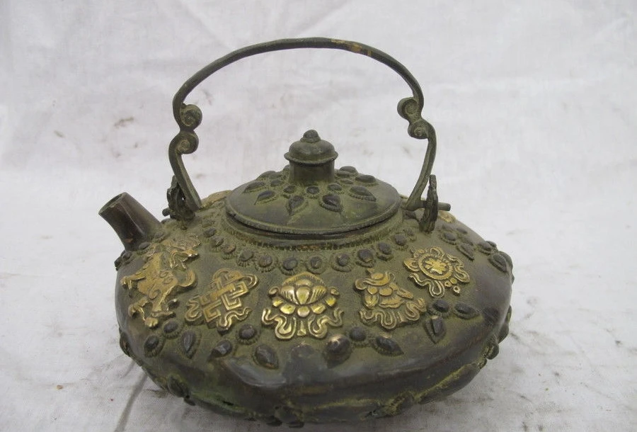 Tibet bronze Gilded Buddhism Auspicious Eight treasures Symbol Flagon Tea Pot a 0518
Tibet bronze Gilded Buddhism Auspicious Eight treasures Symbol Flagon Tea Pot a 0518