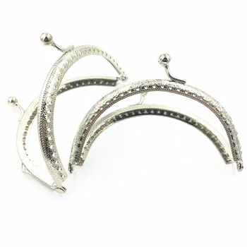 1Pc Kiss Clasps Lock Clutch Coins Purse Handbag DIY Handle Silver Tone Metal Arch Frame 10.5cm
1Pc Kiss Clasps Lock Clutch Coins Purse Handbag DIY Handle Silver Tone Metal Arch Frame 10.5cm