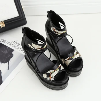 Europe and the United States summer new embroidery high heel sandals fashion waterproof platform wedge with comfortable sandals.
Europe and the United States summer new embroidery high heel sandals fashion waterproof platform wedge with comfortable sandals.