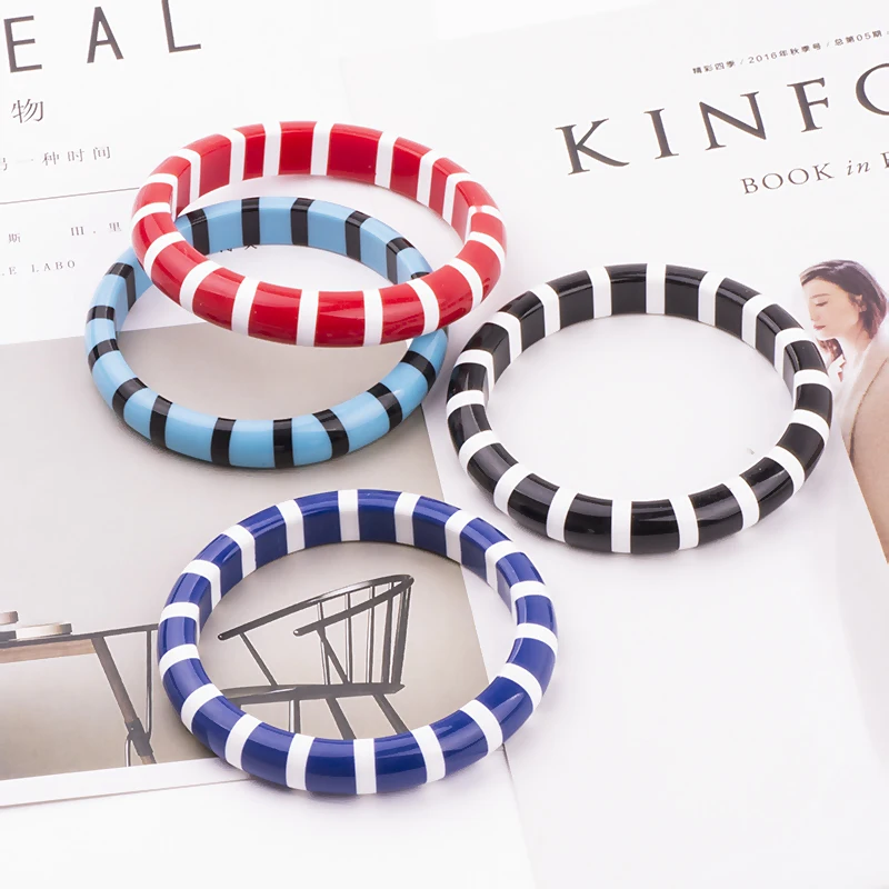 Trendy Fashion Resin Cuff Bracelets Bangles for Women New Black Stripe Acrylic Wide Bracelet Female Simple Charm Party Jewelry (4)