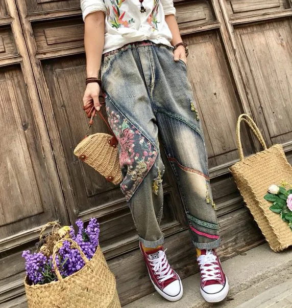 Spring new 2019 nine points jeans female retro stickers painted loose large size elastic waist hole harem pants
Spring new 2019 nine points jeans female retro stickers painted loose large size elastic waist hole harem pants
