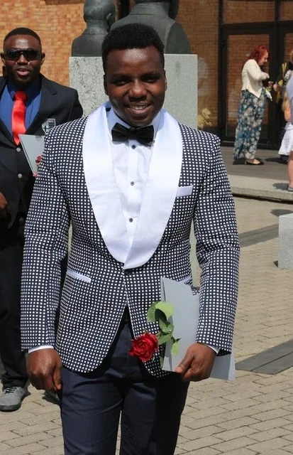 High Quality One Button Groomsmen Shawl Lapel Groom Tuxedos Men Suits Wedding/Prom Best Man Blazer ( Jacket+Pants+Tie) A149
High Quality One Button Groomsmen Shawl Lapel Groom Tuxedos Men Suits Wedding/Prom Best Man Blazer ( Jacket+Pants+Tie) A149