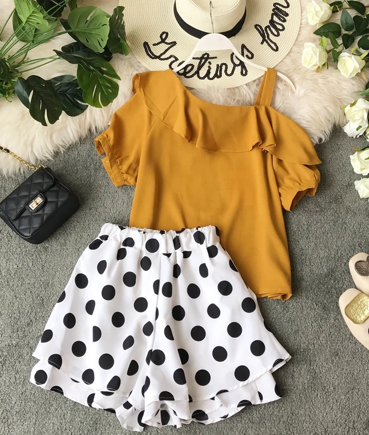 2019 Summer New Suit Women Skew Neck Short Sleeve Casual Tops + High Waist Dot Print Shorts Two Piece Sets G799
2019 Summer New Suit Women Skew Neck Short Sleeve Casual Tops + High Waist Dot Print Shorts Two Piece Sets G799