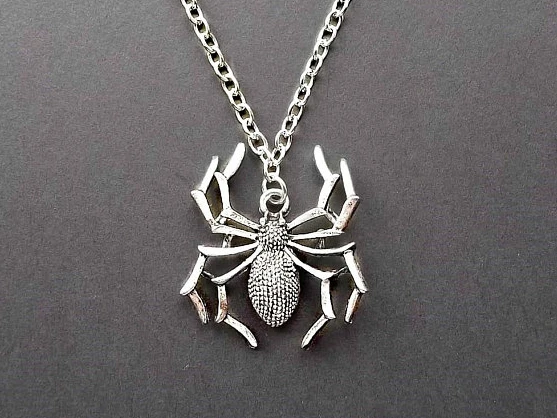 2018/ popular new fashion spider Halloween pendant necklace with silver necklace for men and women
2018/ popular new fashion spider Halloween pendant necklace with silver necklace for men and women