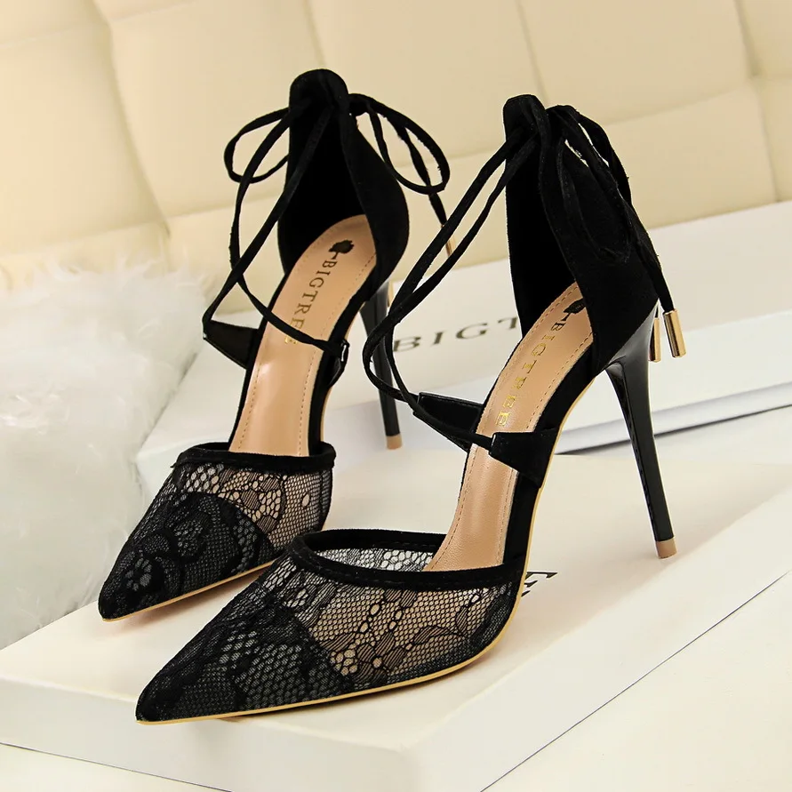 Summer new sexy high heels pumps women fashion mesh lace pointed toe elegant party woman shoes designers cross tied sandals
Summer new sexy high heels pumps women fashion mesh lace pointed toe elegant party woman shoes designers cross tied sandals