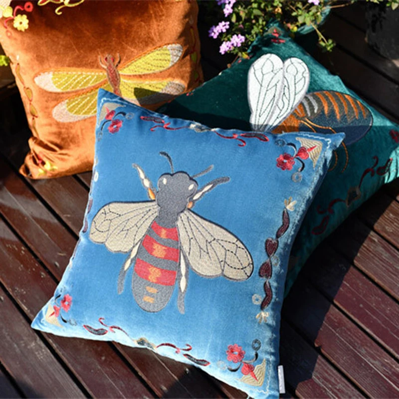 European Cushion Cover Animal Bee Embroidery Pillowcases Exquisite Cojines Decorativos Para Sofa Decorative Pillows Cushions
European Cushion Cover Animal Bee Embroidery Pillowcases Exquisite Cojines Decorativos Para Sofa Decorative Pillows Cushions