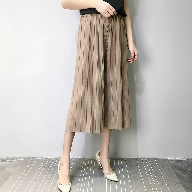 Summer thin pleated chiffon pants women crumpled loose waist thin female wide leg pant was thin fold pants girl
Summer thin pleated chiffon pants women crumpled loose waist thin female wide leg pant was thin fold pants girl