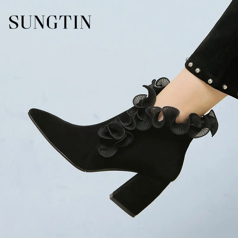 Sungtin Plush Warm Suede Women Ankle Boots High Heel Ruffles Party Boots Shoes Black Short Winter Boots Ladies Booties Plus Size
Sungtin Plush Warm Suede Women Ankle Boots High Heel Ruffles Party Boots Shoes Black Short Winter Boots Ladies Booties Plus Size